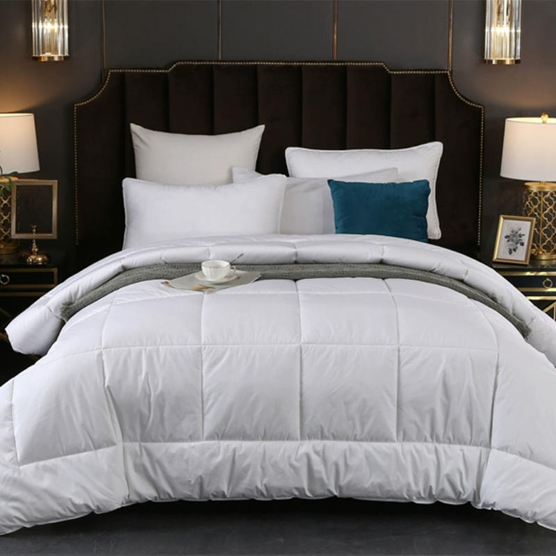 Cotton 233T white anti-allergic microfiber hotel comforter