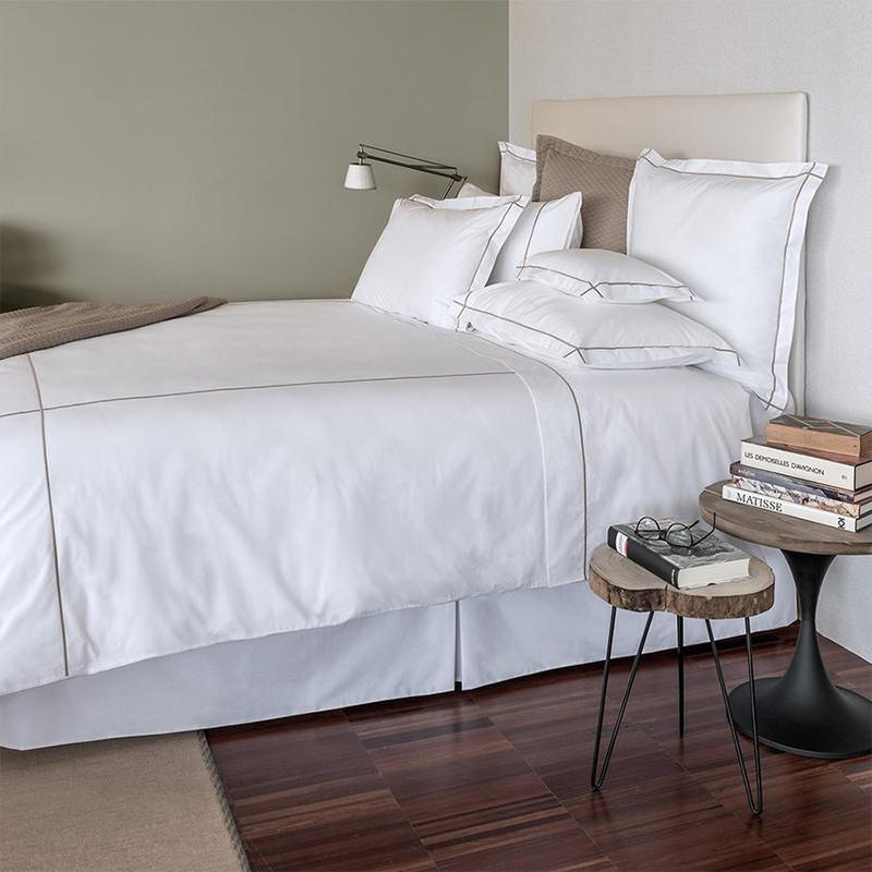 Elegant embroidered hotel bedding white cotton sateen 300TC